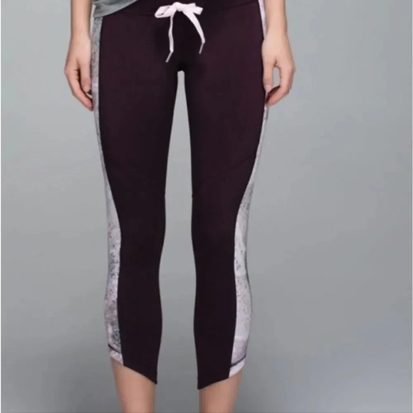 LULULEMON RETREAT 7/8ths YOGA PANTS BLACK CHERRY/SUGAR CRUSH COMBO SIZE 4 - Picture 1 of 14